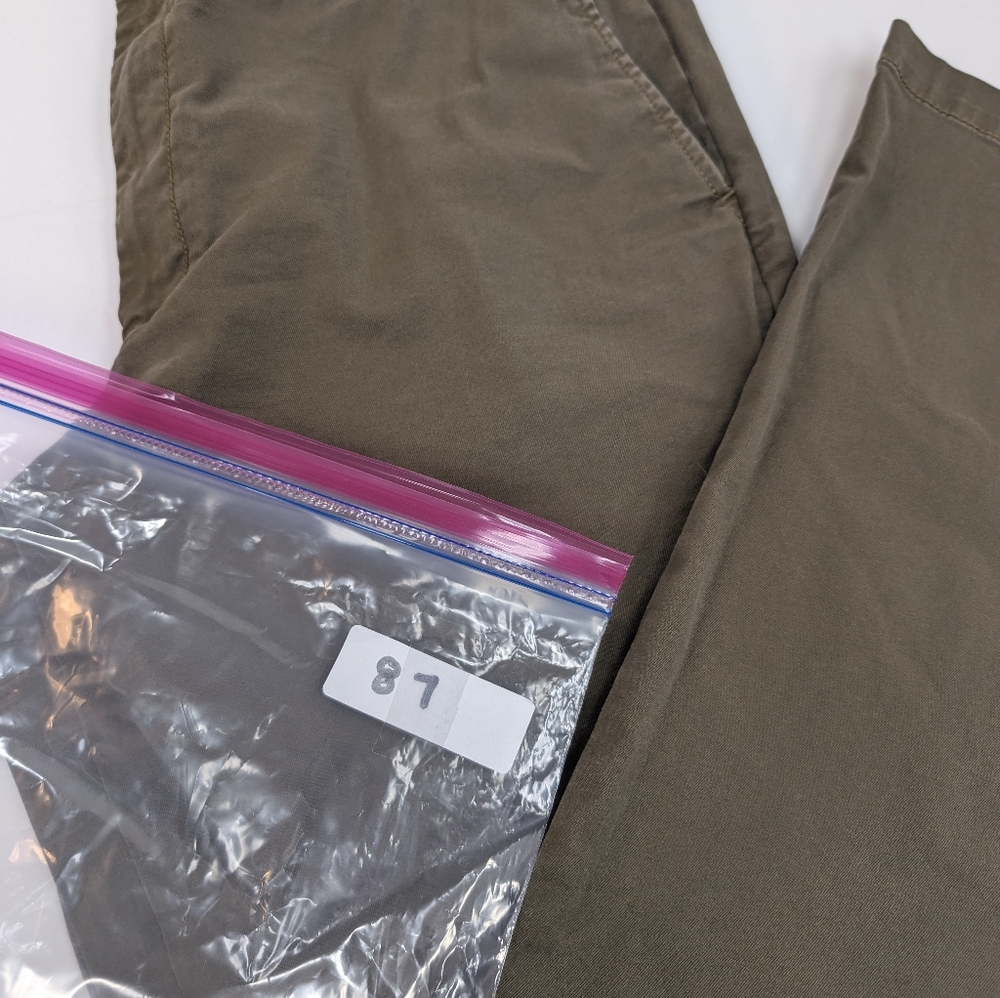 Banana Republic Athletic Fit Green Chinos 35 x 36 - Picture 7 of 7